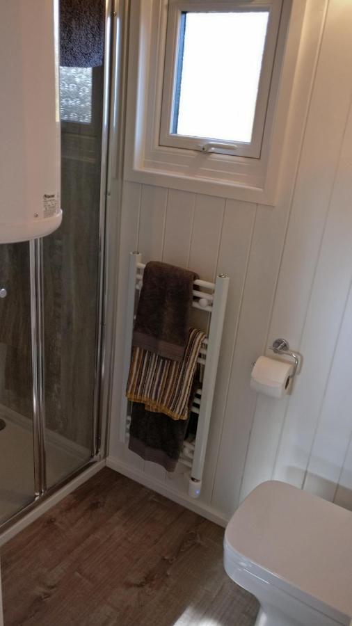 Forest Heath Shepherd'S Huts Ringwood Bagian luar foto